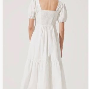 Astr The Label Poplin Puff Sleeve Tiered MIDI Dress. White